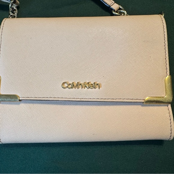 Calvin Klein Pink Gold Women’s Crossbody Purse Handbag w/ Magnetic Snap Closure - Picture 2 of 9